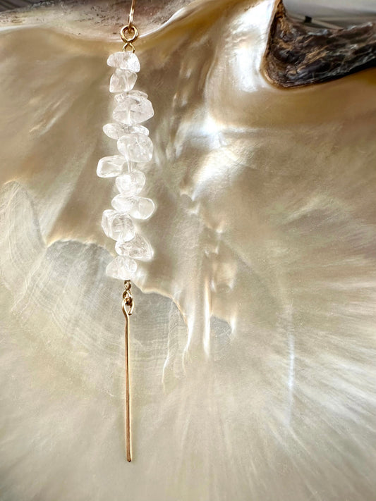 Akari drop earrings, quartz earrings, earrings in gold on shell close-up with drop sparkling