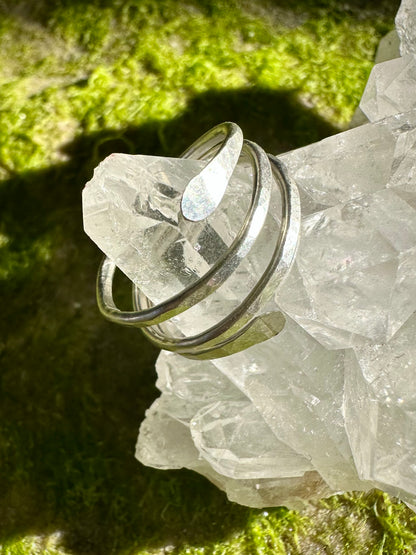 Ballari ring, hammered silver ring, sterling silver spiral ring on crystal and moss